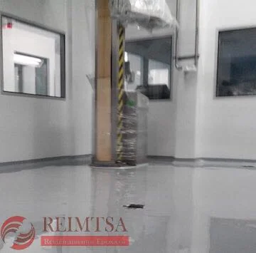 Trabajo de pisos epóxicos