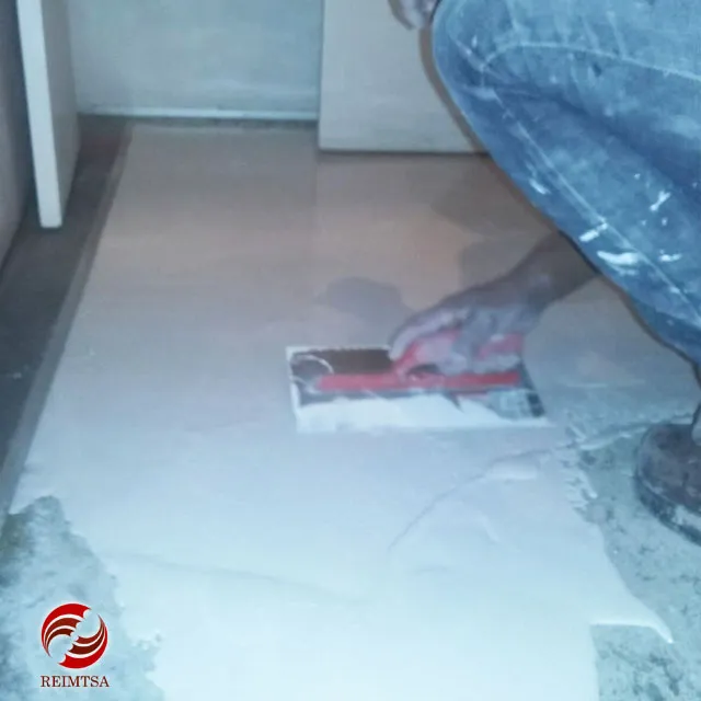 Trabajo de pisos epóxicos