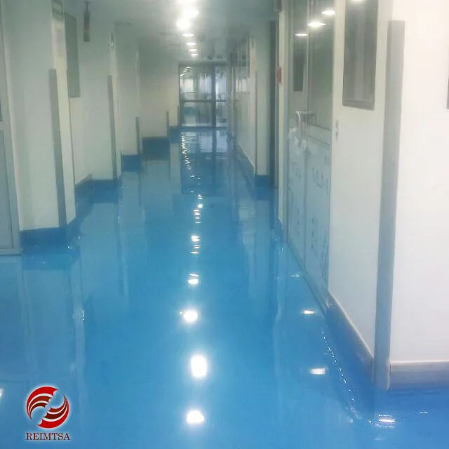 Trabajo de pisos epóxicos