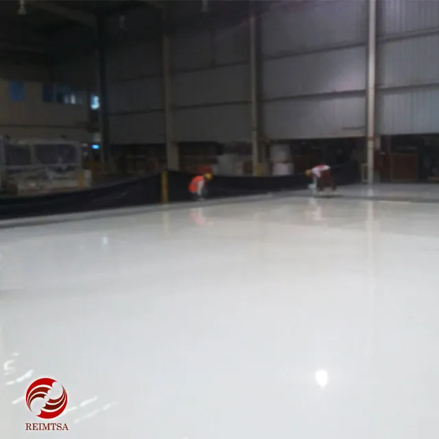 Trabajo de pisos epóxicos