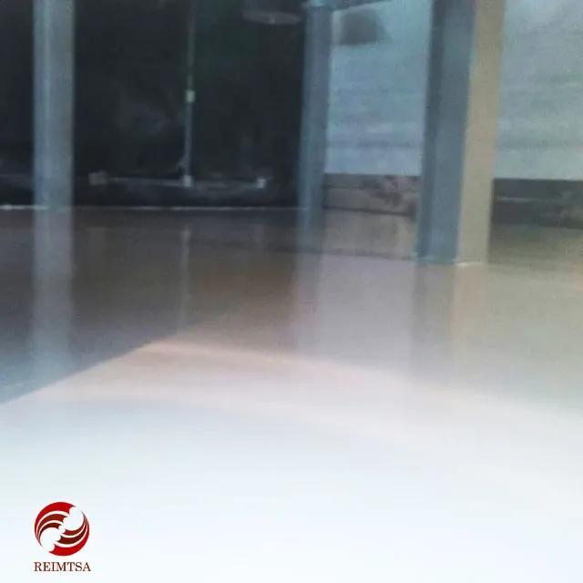 Trabajo de pisos epóxicos