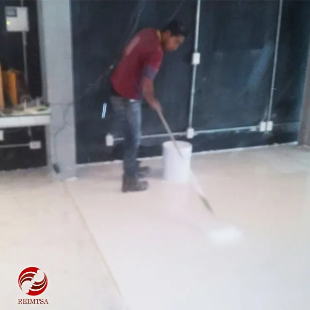 Trabajo de pisos epóxicos