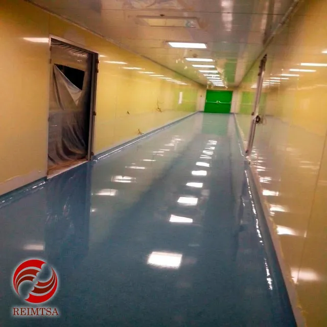 Trabajo de pisos epóxicos
